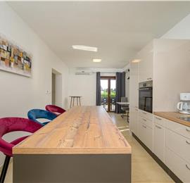 4 bedroom villa bedroom with pool, Svetvinčenat, Istria, sleeps 8
